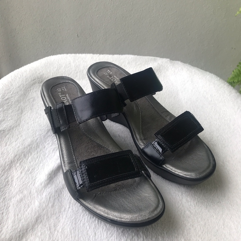 Naot Treasure Wedge Black Size 42 sandals top strap has stretch band - Picture 3 of 11